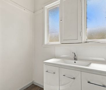 Three-Bedroom Home with Fresh Flooring and Spacious Backyard - Photo 4