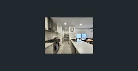 CHARMING FAMILY HOME WITH MODERN FEATURES AND SPACIOUS YARD - Photo 5