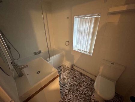 Bournes Crescent, Halesowen, West Midlands, B63 - Photo 3