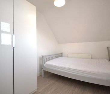 3 bedroom House To Let - Photo 2