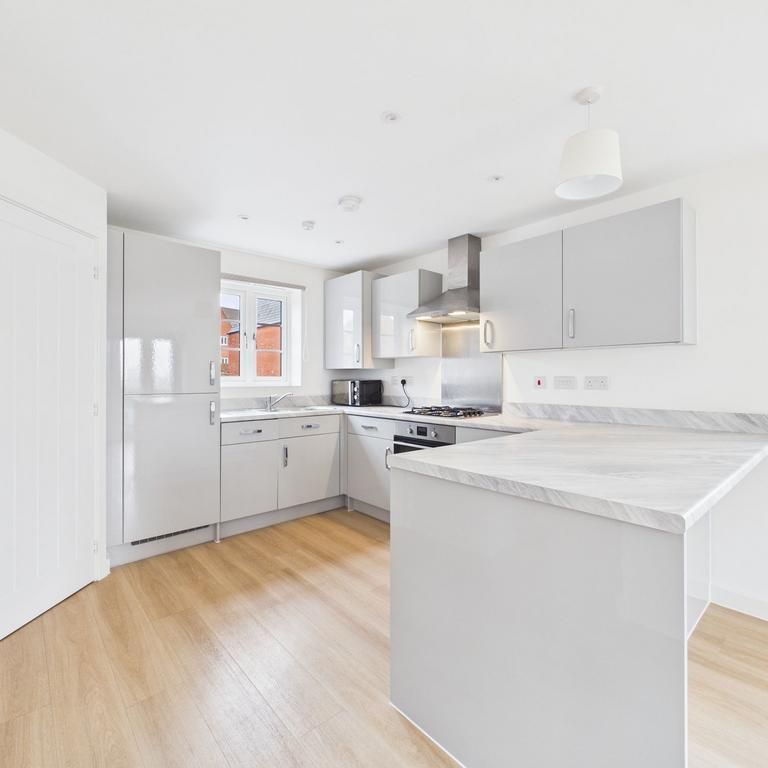 2 bedroom end of terrace house to rent - Photo 1