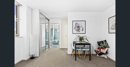 Corner Studio Apartment with Parking, Moments from Centennial Park - Photo 5
