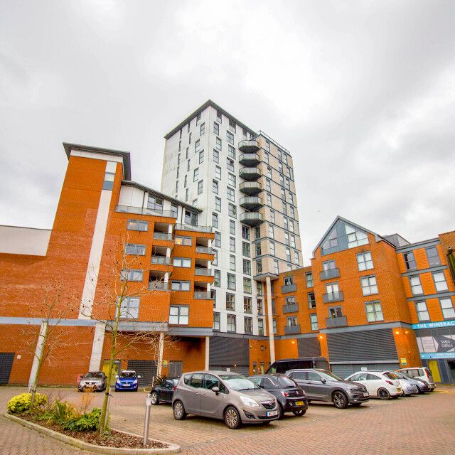 Stunning 2 bedroom flat with secure parking to let in in Ipswich Regatta - Photo 1