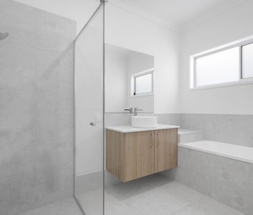 Brand New 4 bed 2 bath house with ducted Air - Photo 4