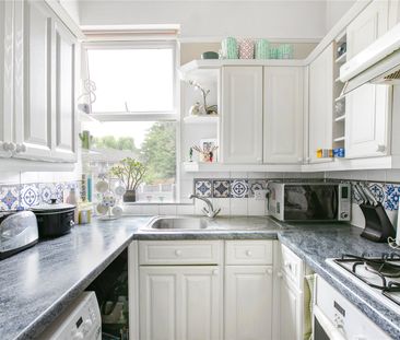 Leacroft, Staines-upon-Thames, Surrey, TW18 4PB - Photo 6