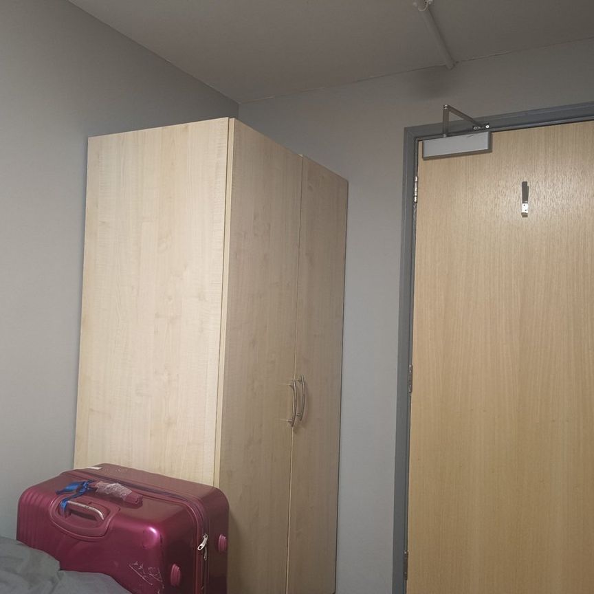 Room in a Shared Flat, Calthorpe Court, B5 - Photo 1