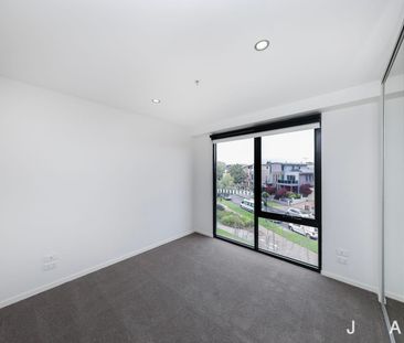 Spacious Apartment With Stunning River and City Views - Photo 3
