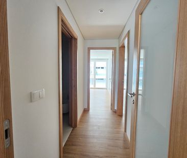 Semi-new 2 bedroom flat, next to the Wisteria Shopping Center! - Photo 6