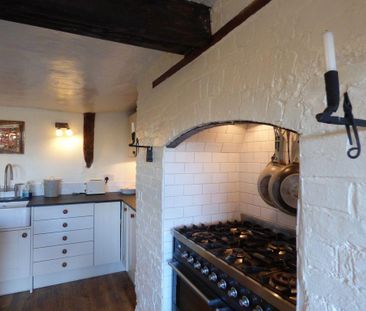 4 bedroom semi-detached house to rent - Photo 2