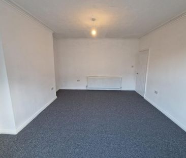 2 bedroom ground floor flat to rent - Photo 2