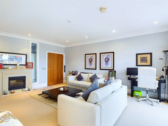 Melliss Avenue, Kew, Richmond, TW9 - Photo 1