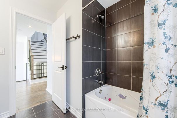 For Lease - 118 Lorne Thomas Place, New Tecumseth, Ontario - Photo 1