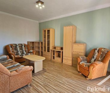 Prenájom 2 izbového zariadeného bytu s balkónom v priamom centre Zv... - Photo 1