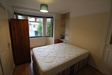 4 bedroom semi-detached house to rent - Photo 4