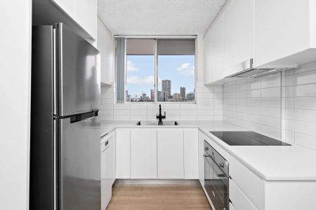 Fully Furnished Apartment in Prime Harris Park Location - Photo 4