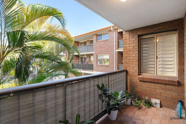 TWO BEDROOM UNIT IN GREAT LOCATION - WALK TO EVERYTHING! - Photo 1