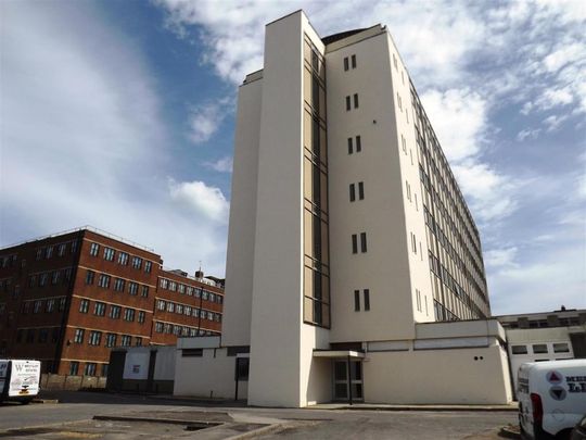 Studio to rent - Photo 1