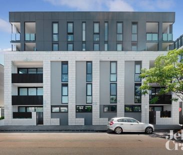 Vibrant Inner-City Living with Exceptional Resident Facilities! - Photo 3
