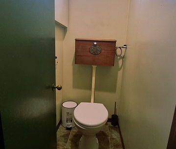 Ready to move in, 6 mins walk to University - Photo 4