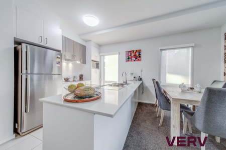 CONTEMPORARY TOWNHOUSE IN WRIGHT – MODERN DESIGN, PRIME LOCATION - Photo 2