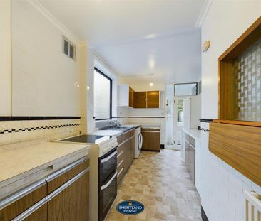 3 bedroom end of terrace house to rent - Photo 2