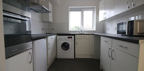 Mead Close, Slough - Photo 3