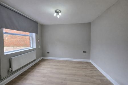 2 Bed Flat, St. Saviours Crescent, LU1 - Photo 4