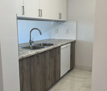 For Lease - 10 Laurelcrest Street Unit# 1103, Brampton, Ontario - Photo 5