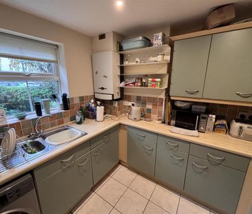 3 bedroom semi-detached house to rent - Photo 6