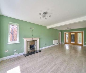 St Georges Drive, Ickenham, UB10 - Photo 2