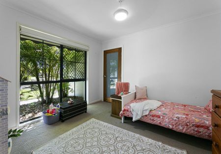 Beautiful Family Home in Burleigh Waters - Photo 5