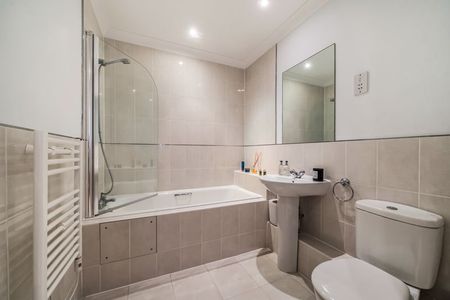 Meadrow, Godalming, Surrey, GU7 - Photo 3