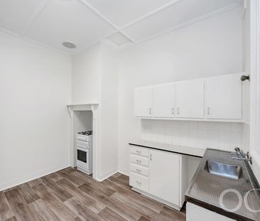 Open the Door to Comfort and Convenience on Dunorlan - Photo 5