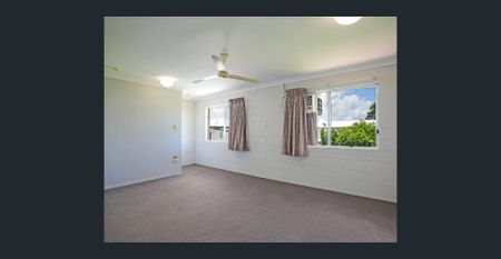 NEAT AND TIDY 2 BEDROOM TOWNHOUSE IN PIMLICO! - Photo 2