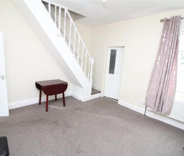 3 bedroom end of terrace house to rent - Photo 2