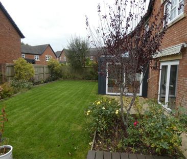 4 bedroom detached house to rent - Photo 3