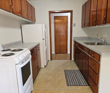 For Lease - 423 Pharmacy Avenue Unit# 3, Toronto, Ontario - Photo 4