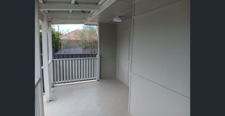 Renovated cottage living - Photo 3