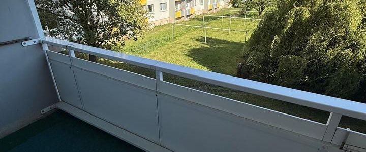 2-Raum Wohnung im 1. OG mit Wannenbad - Foto 1