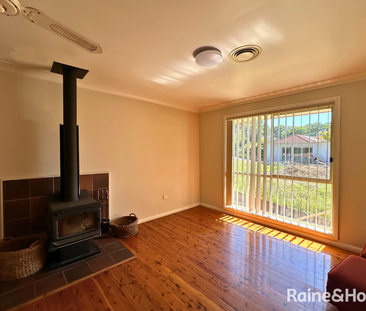 Spacious Home with Leafy Outlook - Photo 2