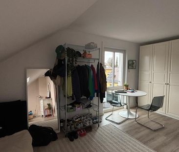 Dachgeschosswohnung - Photo 1