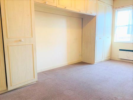 2 Bed Flat, Springfield Court, IG1 - Photo 2