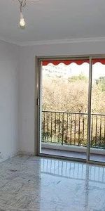 Deux pièces vide de 58m² avec cave, balcon et parking - Photo 4