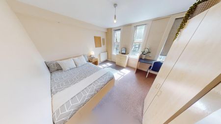 4 bedroom apartment to rent - Photo 3