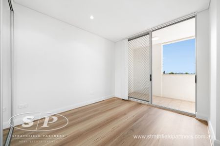 Modern Apartment With Great Views - Photo 3