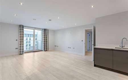 Bright and spacious top floor apartment in CB1 - Photo 4