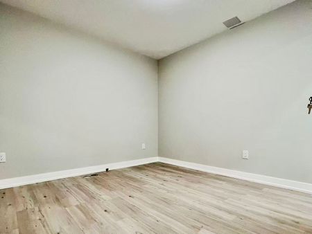 For Lease - 25 Clara May Avenue Unit# Bsmt, East Gwillimbury, Ontario - Photo 5