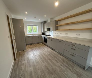 3 bedroom semi-detached house to rent - Photo 6