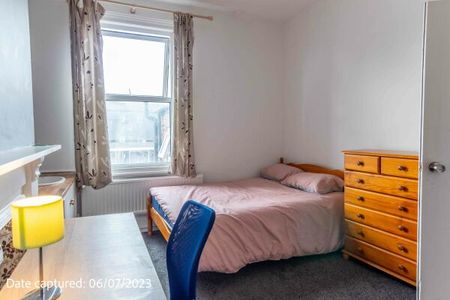 3 Feversham Crescent, Wiggington Road - Photo 5