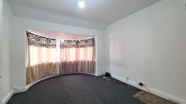 4 bedroom semi-detached house to rent - Photo 1